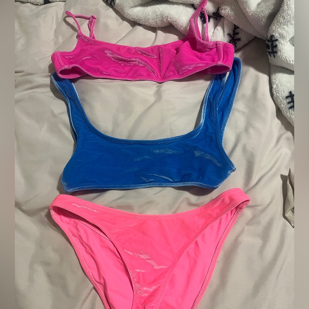 Triangl 2 tops, 1 bottom velvet bikini
